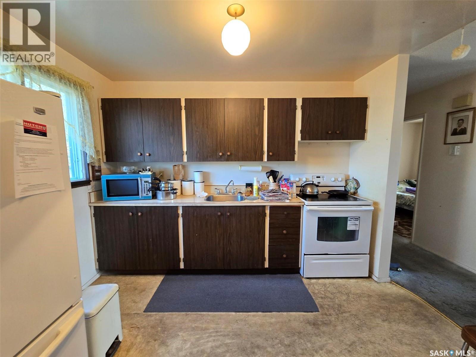 1221 Dahl Street E, Swift Current, Saskatchewan  S9H 3X9 - Photo 6 - SK019932