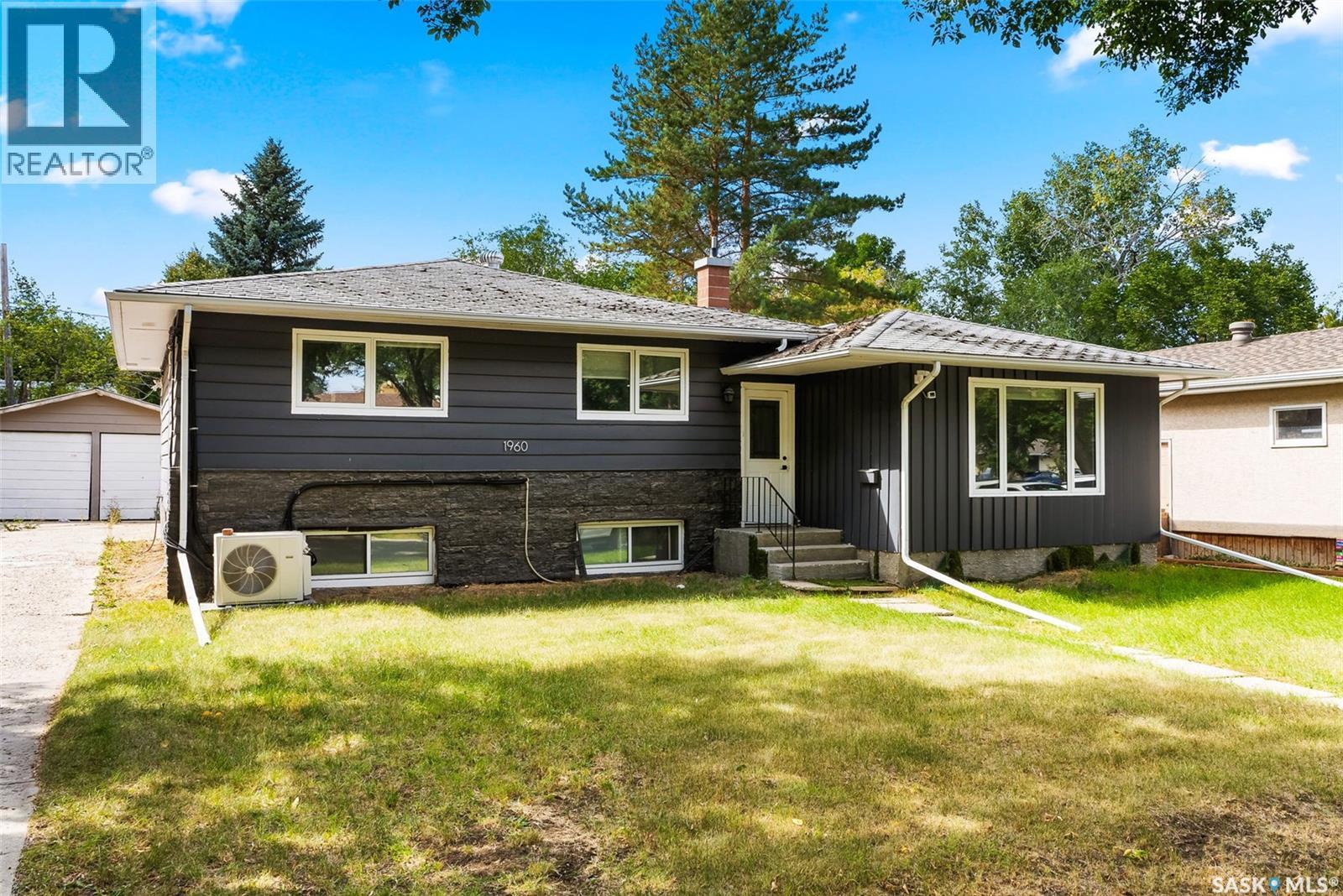 1960 Cowan Crescent, Regina, Saskatchewan  S4S 4C6 - Photo 1 - SK019931