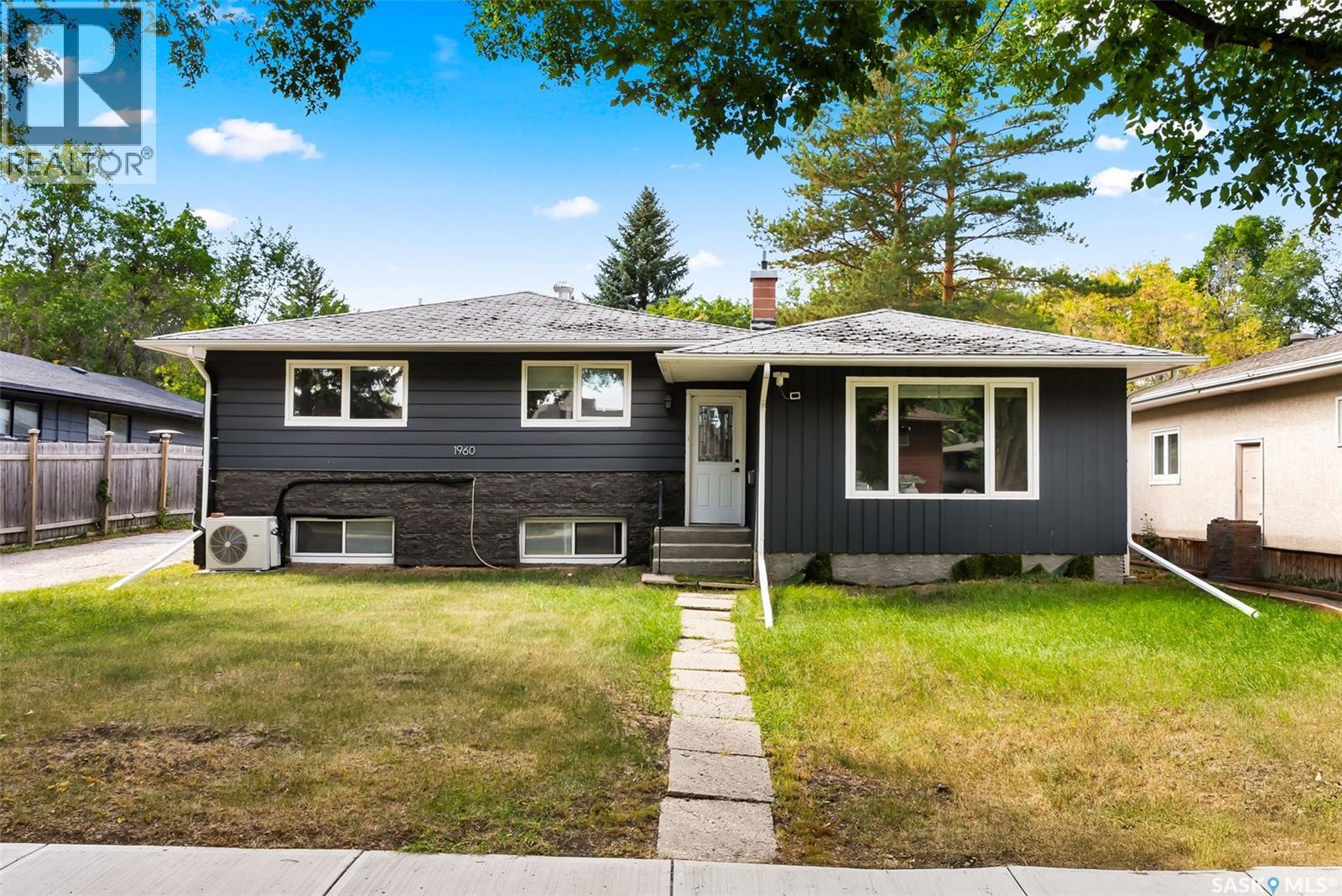 1960 Cowan Crescent, Regina, Saskatchewan  S4S 4C6 - Photo 2 - SK019931