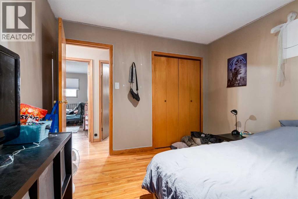 7711 Bowcliffe Crescent Nw, Calgary, Alberta  T3B 2S5 - Photo 15 - A2260325
