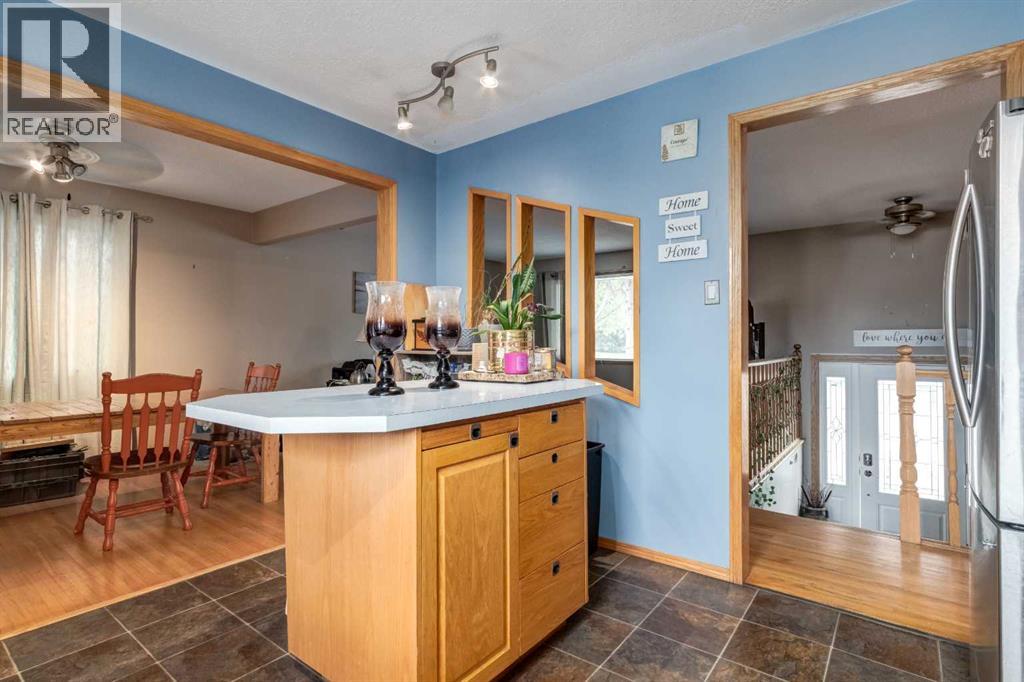 7711 Bowcliffe Crescent Nw, Calgary, Alberta  T3B 2S5 - Photo 7 - A2260325