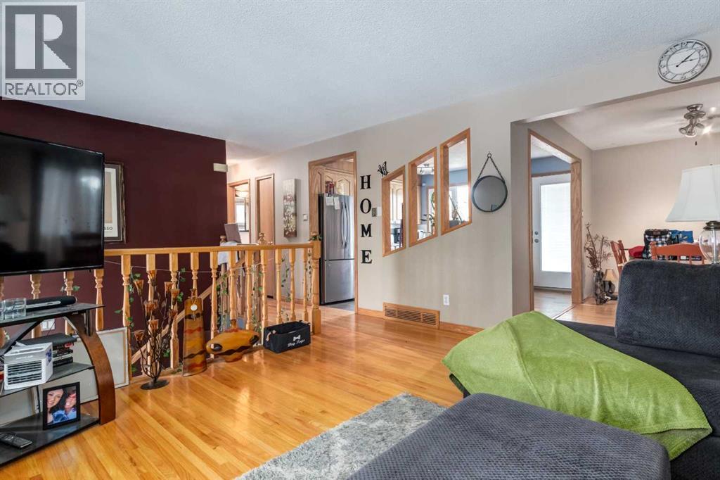7711 Bowcliffe Crescent Nw, Calgary, Alberta  T3B 2S5 - Photo 6 - A2260325