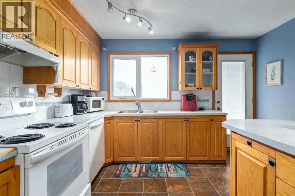 7711 Bowcliffe Crescent Nw, Calgary, Alberta  T3B 2S5 - Photo 8 - A2260325