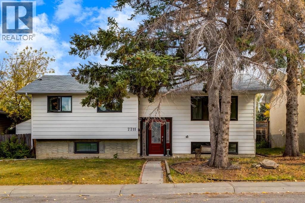 7711 Bowcliffe Crescent Nw, Calgary, Alberta  T3B 2S5 - Photo 1 - A2260325