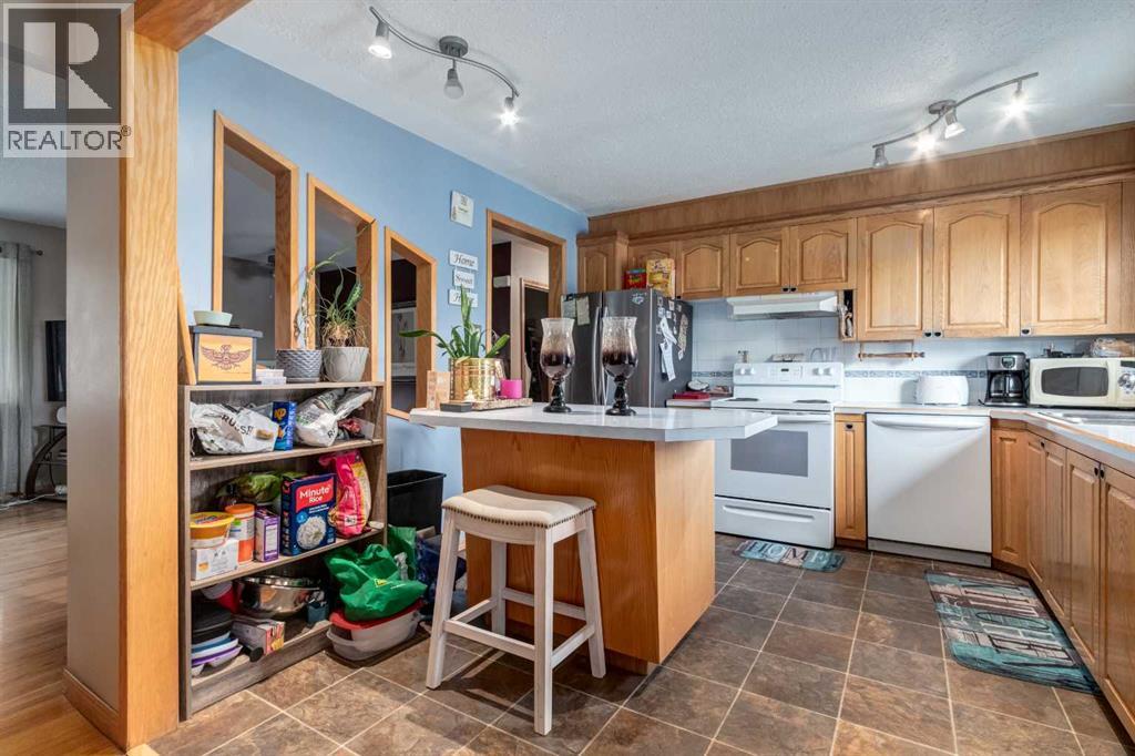 7711 Bowcliffe Crescent Nw, Calgary, Alberta  T3B 2S5 - Photo 9 - A2260325