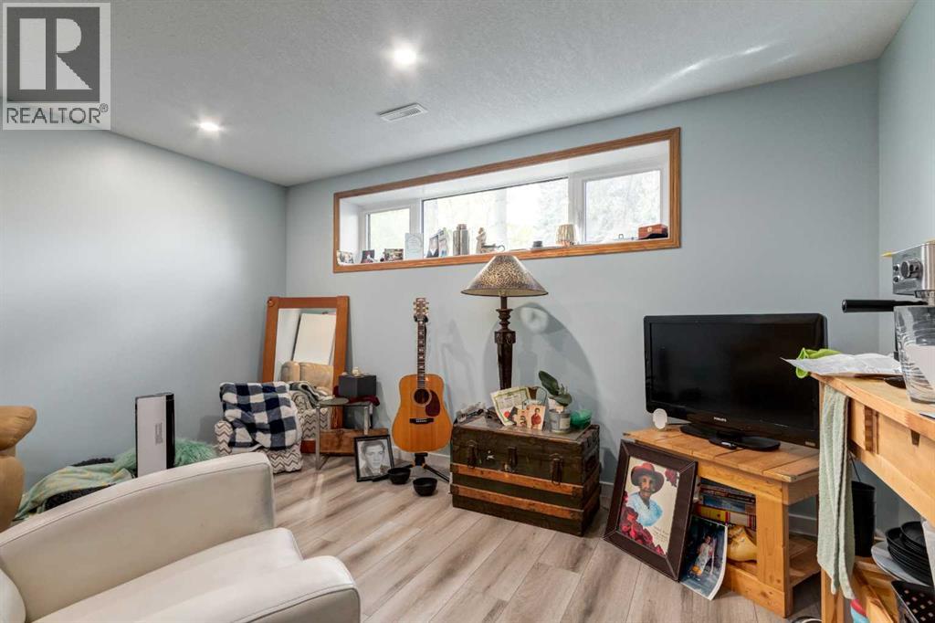 7711 Bowcliffe Crescent Nw, Calgary, Alberta  T3B 2S5 - Photo 20 - A2260325