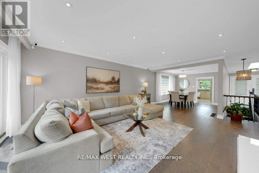 151 Brahms Avenue, Toronto, Ontario  M2H 1H9 - Photo 11 - C12440901