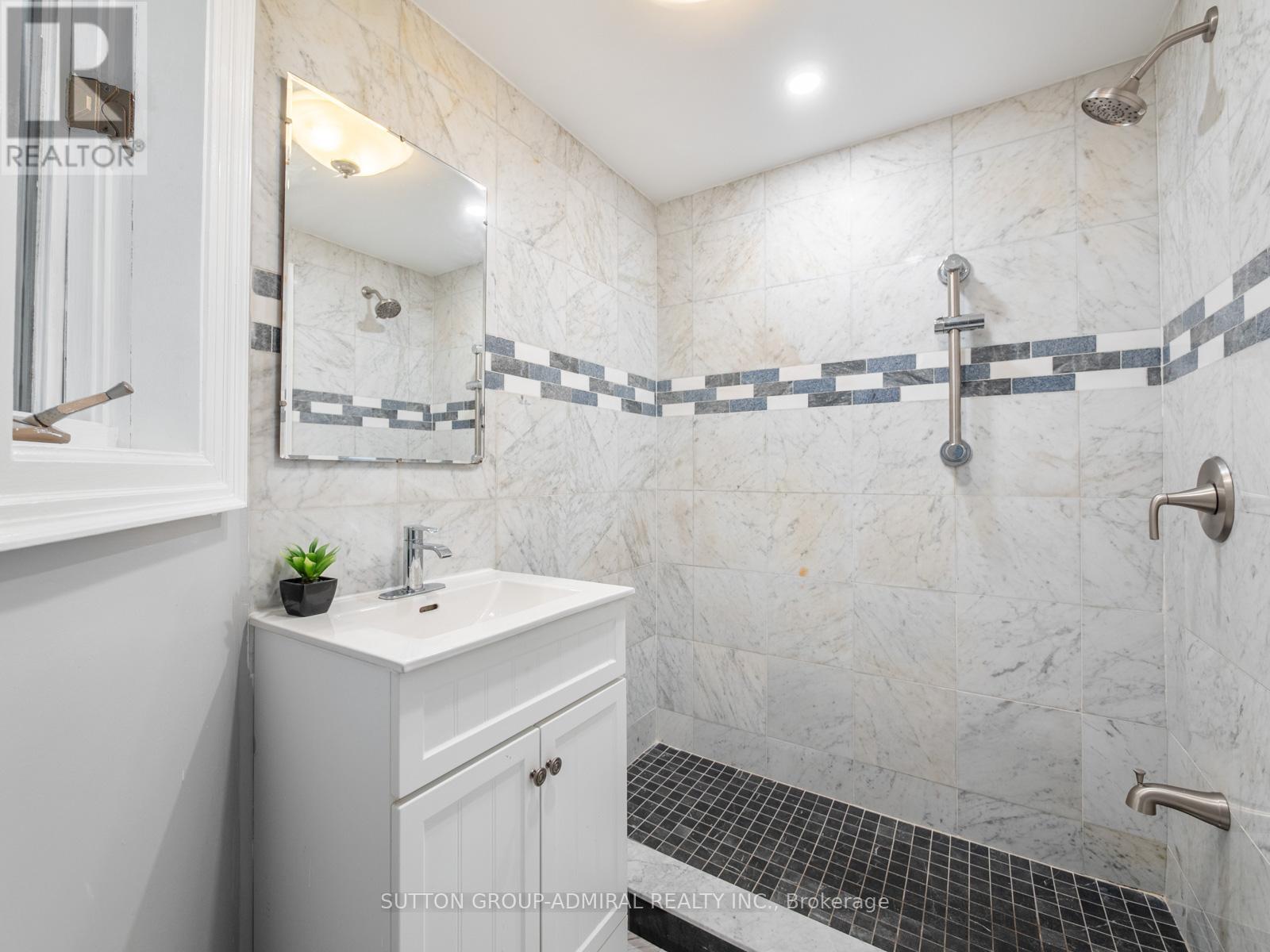 759 Eglinton Avenue E, Toronto (Leaside), Ontario  M4G 2K8 - Photo 12 - C12440979