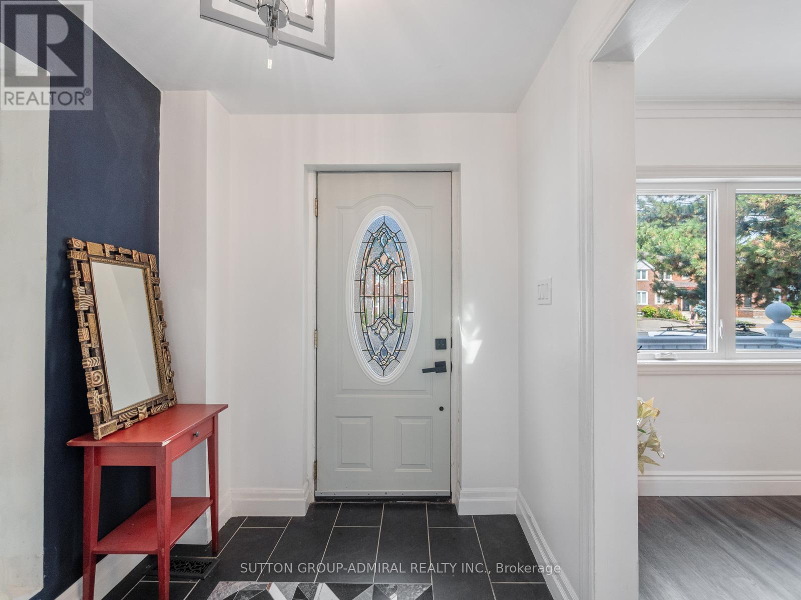 759 Eglinton Avenue E, Toronto (Leaside), Ontario  M4G 2K8 - Photo 2 - C12440979