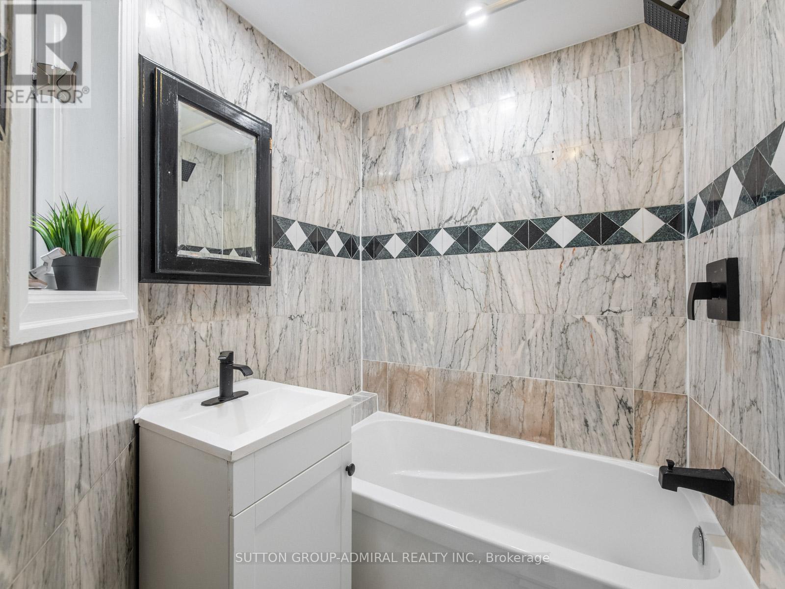 759 Eglinton Avenue E, Toronto (Leaside), Ontario  M4G 2K8 - Photo 25 - C12440979