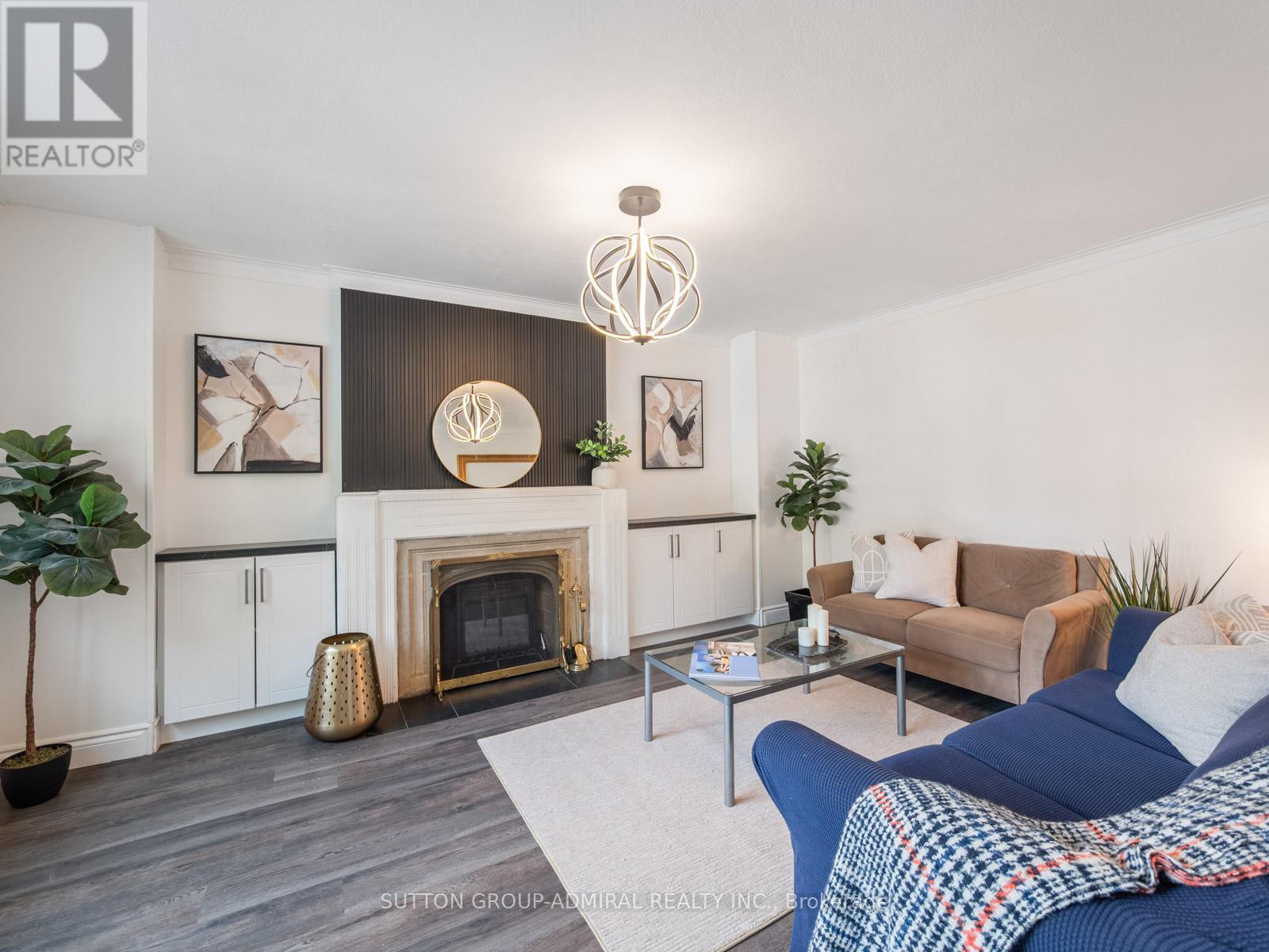 759 Eglinton Avenue E, Toronto (Leaside), Ontario  M4G 2K8 - Photo 3 - C12440979