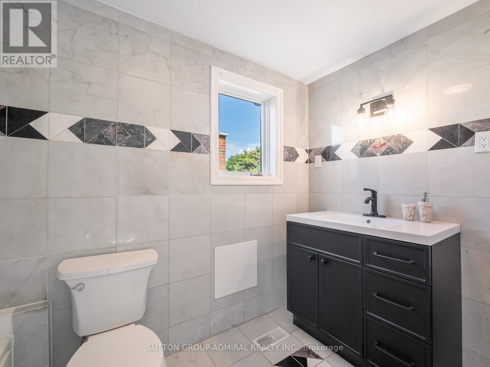 759 Eglinton Avenue E, Toronto (Leaside), Ontario  M4G 2K8 - Photo 31 - C12440979