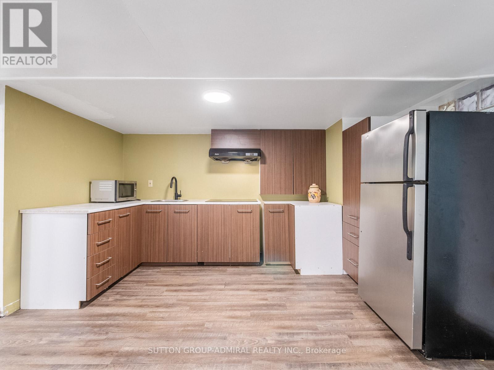 759 Eglinton Avenue E, Toronto (Leaside), Ontario  M4G 2K8 - Photo 35 - C12440979