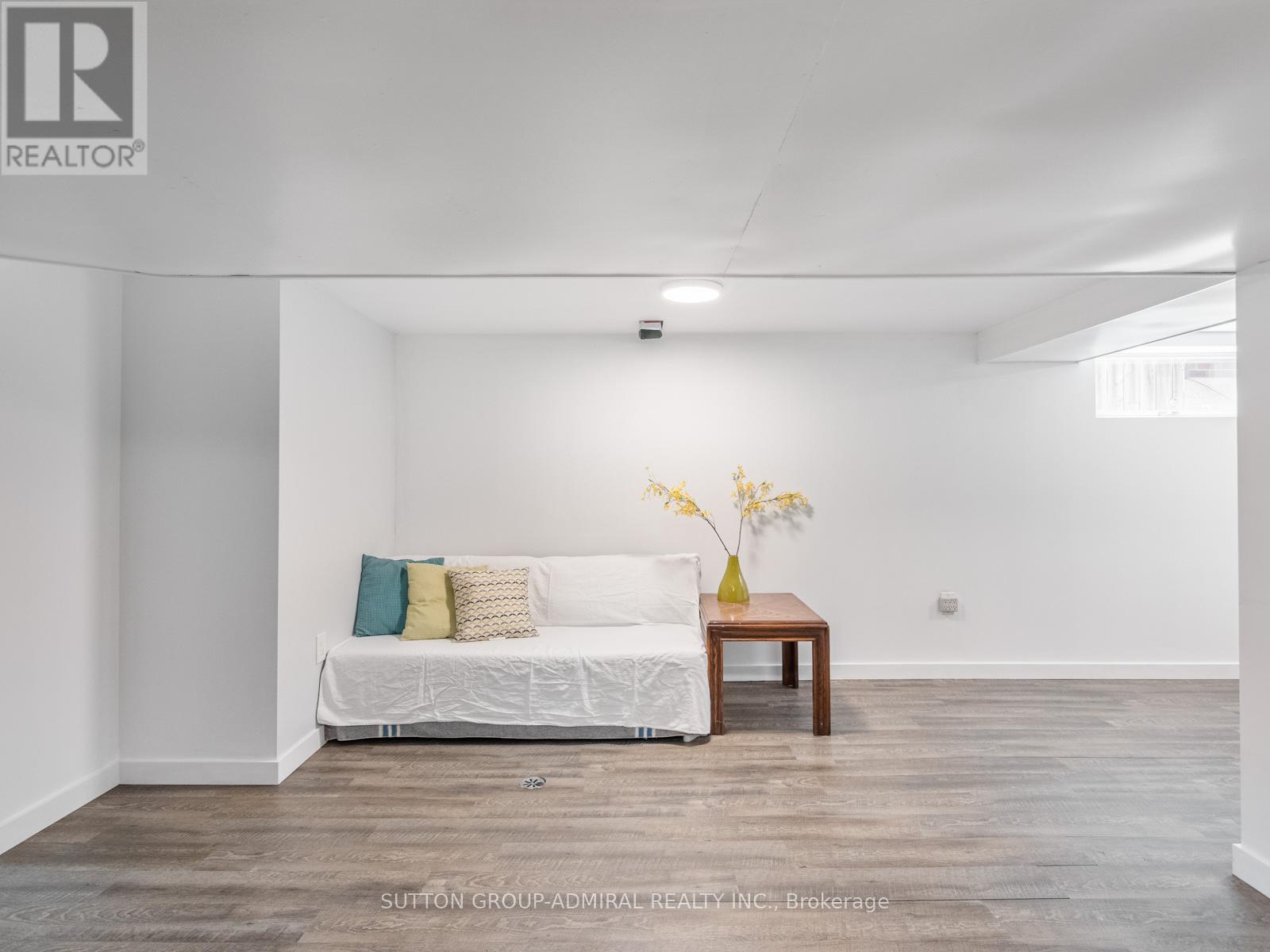 759 Eglinton Avenue E, Toronto (Leaside), Ontario  M4G 2K8 - Photo 36 - C12440979