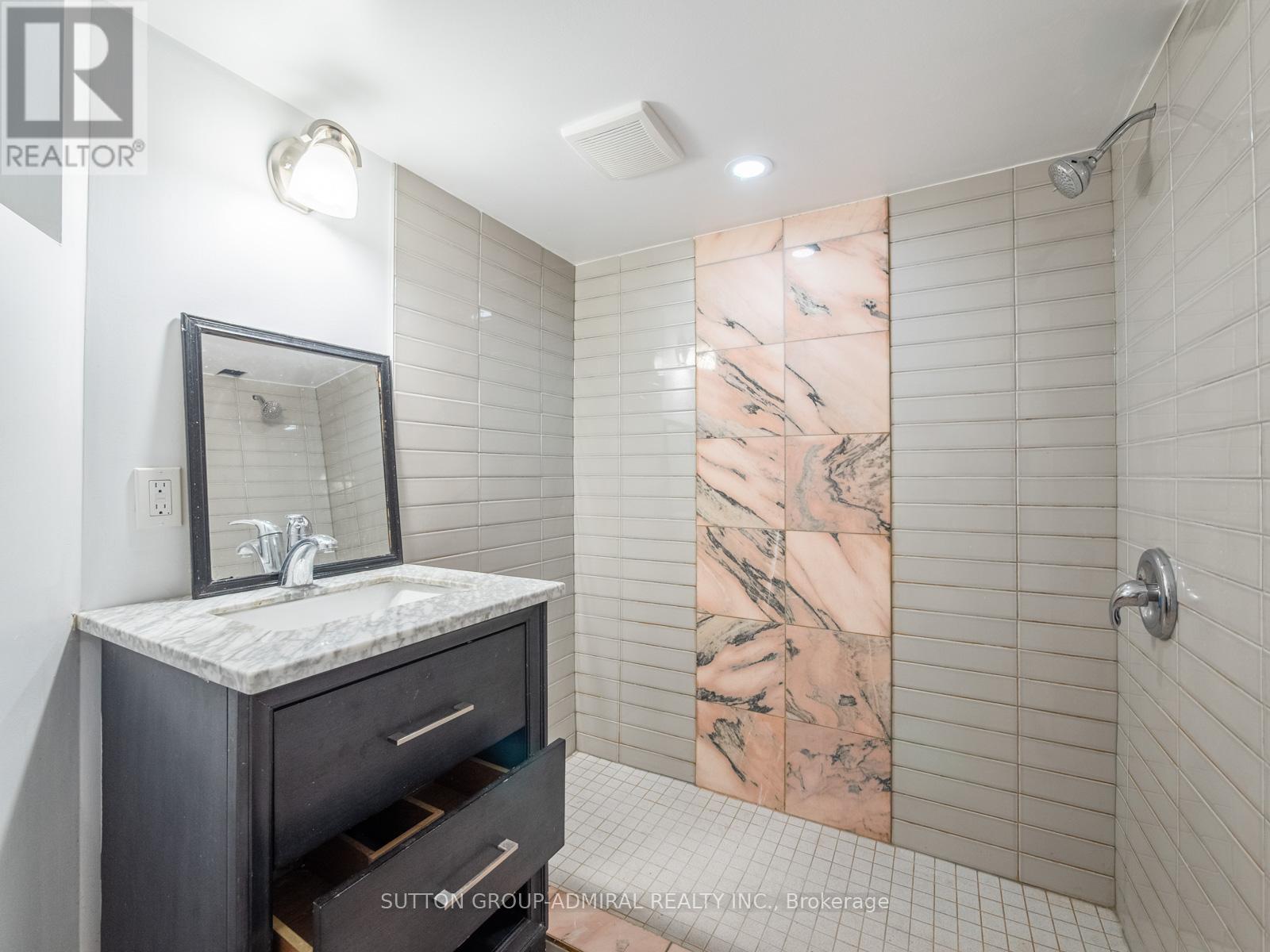 759 Eglinton Avenue E, Toronto (Leaside), Ontario  M4G 2K8 - Photo 38 - C12440979