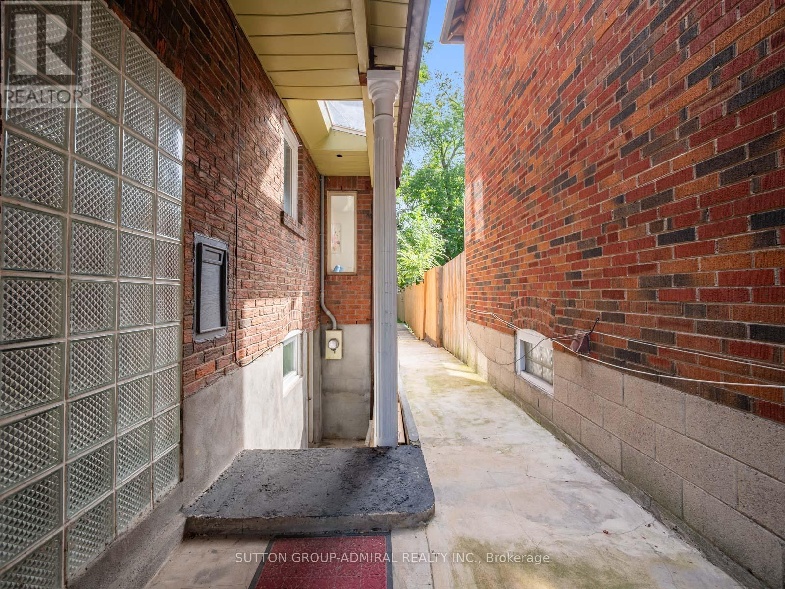759 Eglinton Avenue E, Toronto (Leaside), Ontario  M4G 2K8 - Photo 40 - C12440979