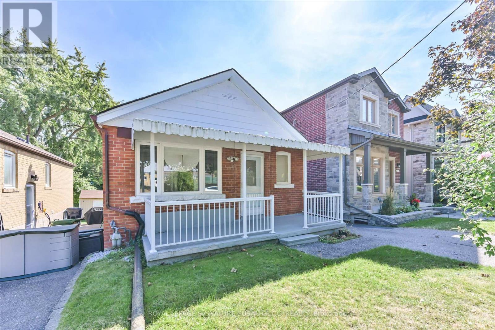 127 Furnival Road, Toronto, Ontario  M4B 1W7 - Photo 2 - E12440876