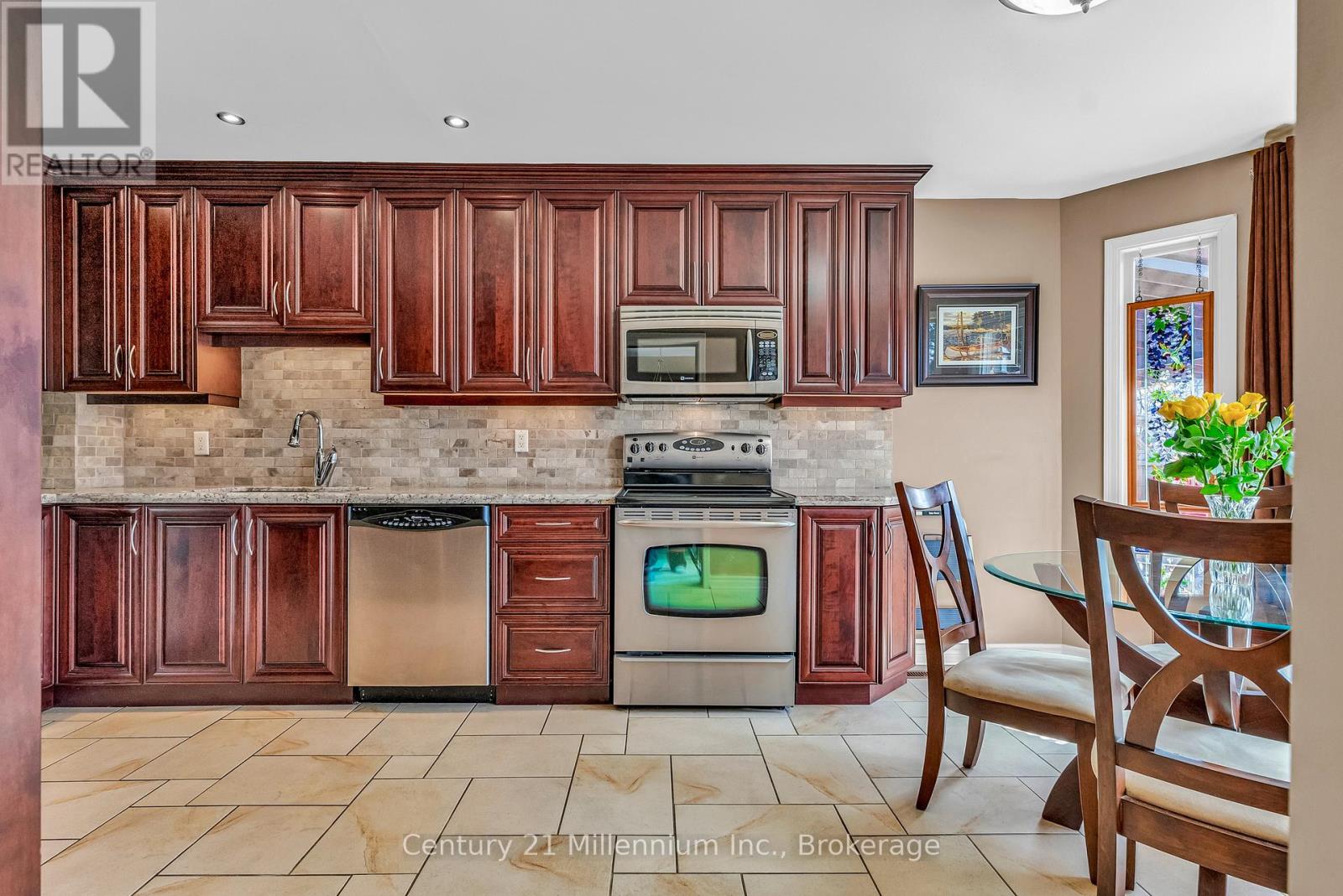82 Candy Crescent, Brampton, Ontario  L6X 3Z9 - Photo 13 - W12441079