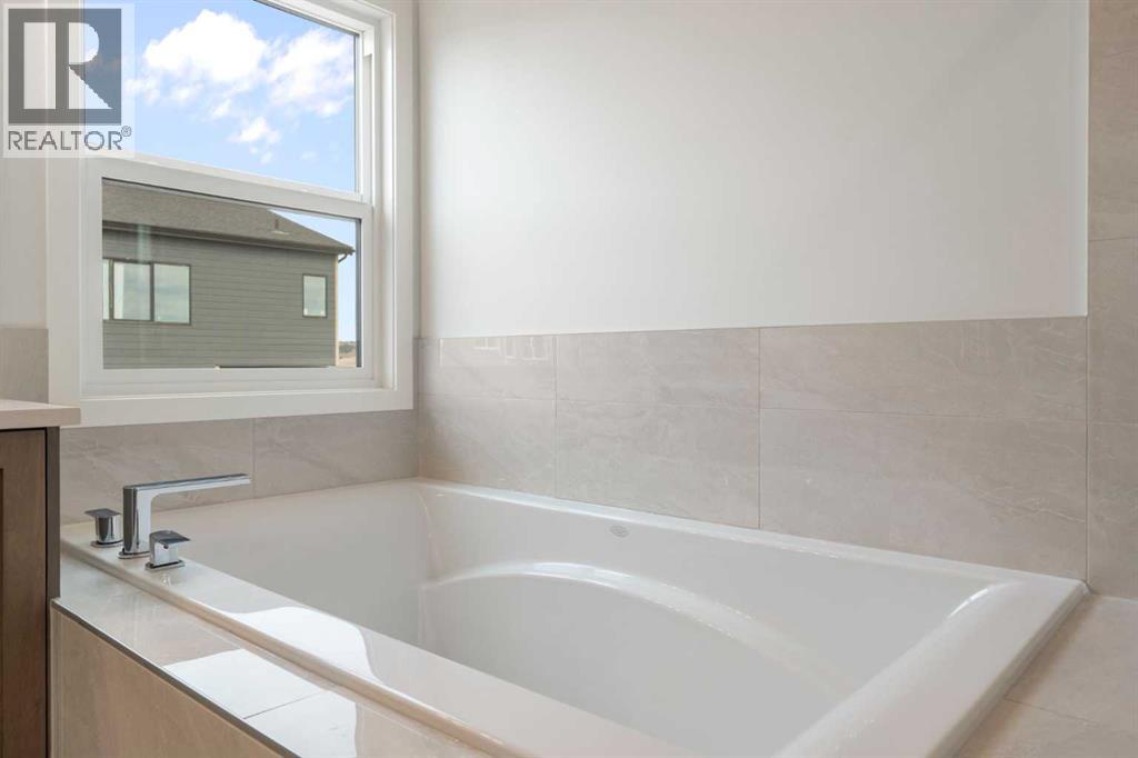 81 Royston Grove Nw, Calgary, Alberta  T3L 0M3 - Photo 31 - A2261627