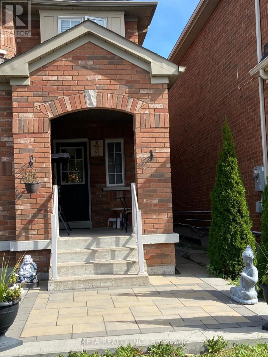 27 Coronet Street, Whitchurch-Stouffville (Stouffville), Ontario  L4A 0X8 - Photo 2 - N12440943