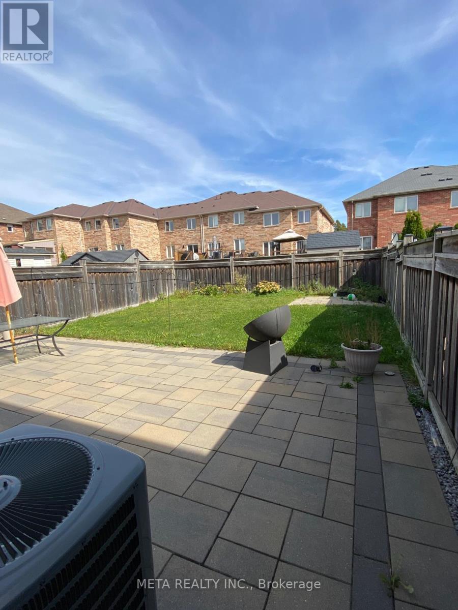 27 Coronet Street, Whitchurch-Stouffville (Stouffville), Ontario  L4A 0X8 - Photo 25 - N12440943