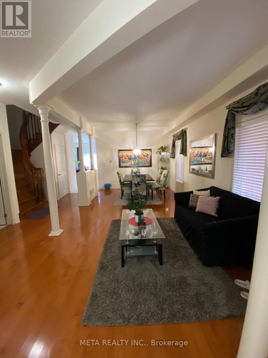 27 Coronet Street, Whitchurch-Stouffville (Stouffville), Ontario  L4A 0X8 - Photo 3 - N12440943
