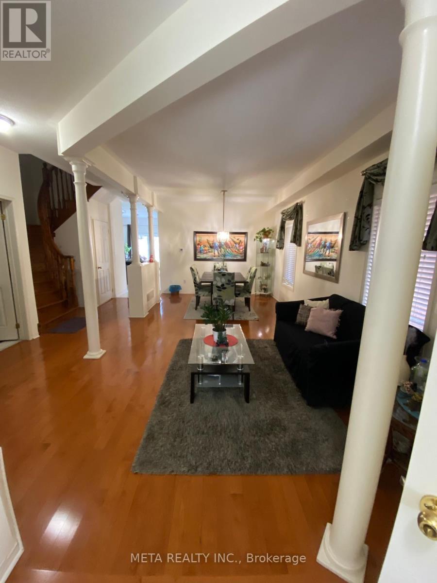 27 Coronet Street, Whitchurch-Stouffville (Stouffville), Ontario  L4A 0X8 - Photo 4 - N12440943