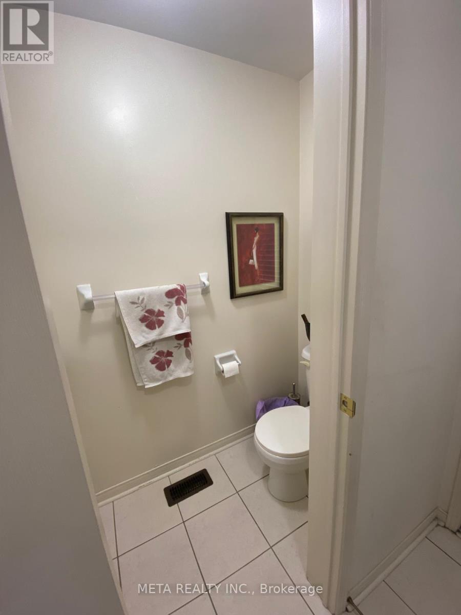 27 Coronet Street, Whitchurch-Stouffville (Stouffville), Ontario  L4A 0X8 - Photo 8 - N12440943