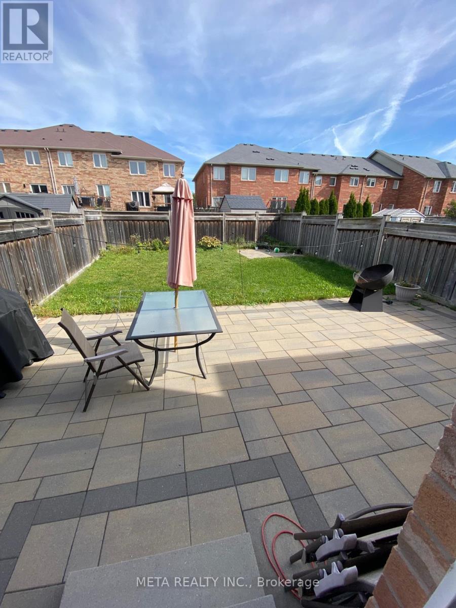 27 Coronet Street, Whitchurch-Stouffville (Stouffville), Ontario  L4A 0X8 - Photo 9 - N12440943