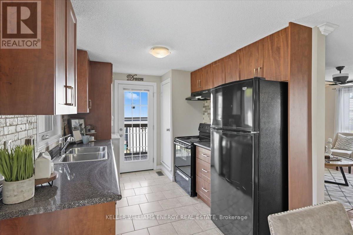 79 Fairway Drive, Clarington, Ontario  L1B 1B1 - Photo 12 - E12441035