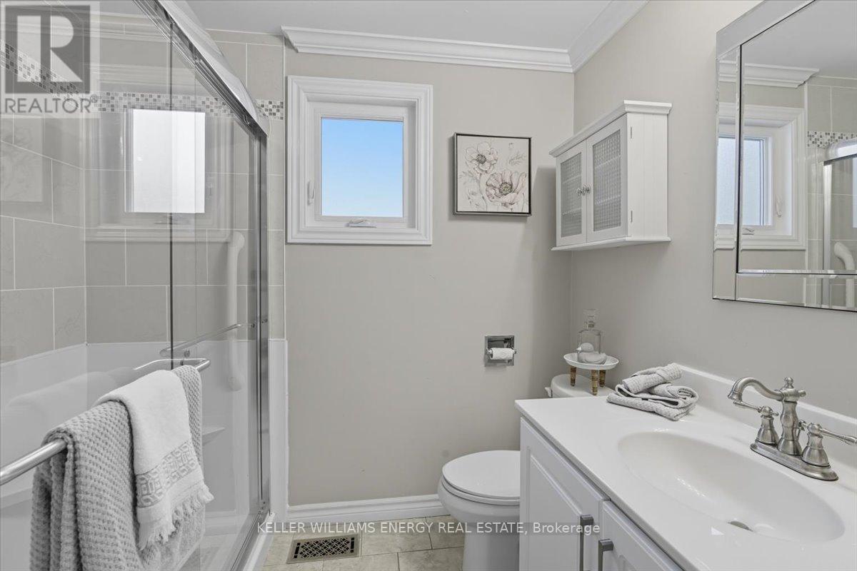 79 Fairway Drive, Clarington, Ontario  L1B 1B1 - Photo 18 - E12441035