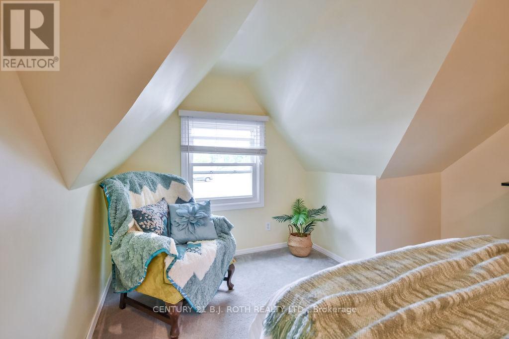 1143 Bayfield Street, Springwater (Midhurst), Ontario  L9X 0N6 - Photo 19 - S12440951