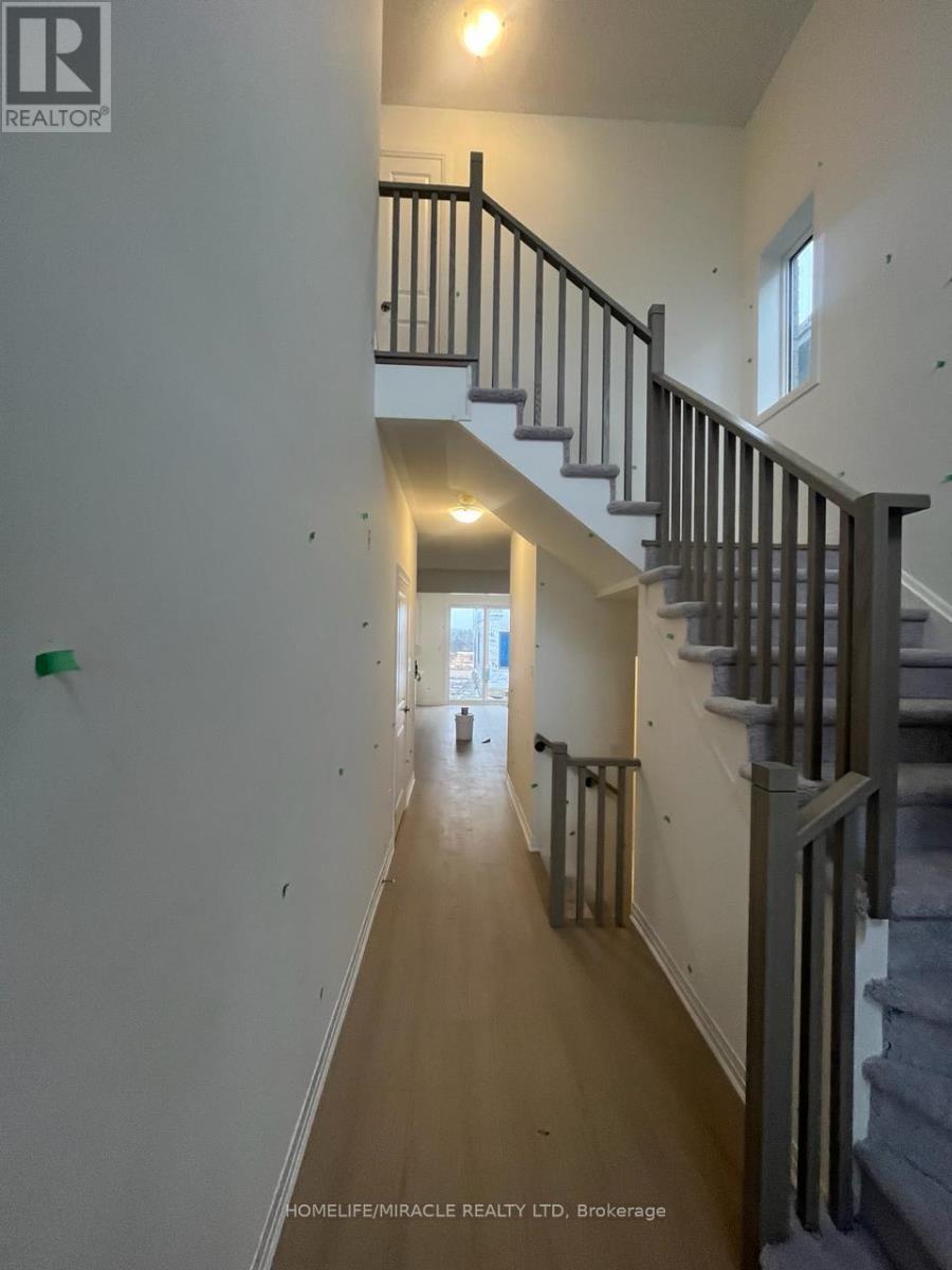 92 West Oak Trail, Barrie, Ontario  L9J 0K8 - Photo 2 - S12440973
