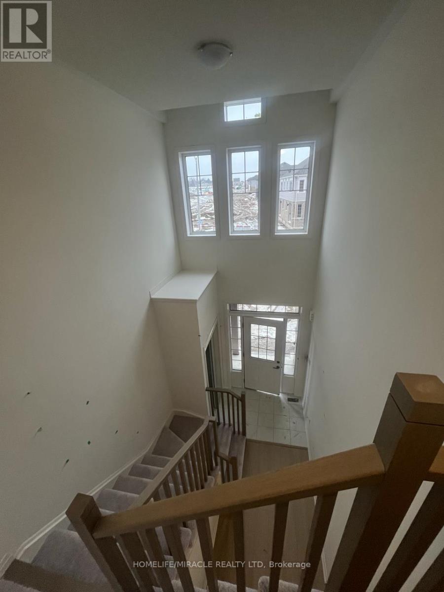 92 West Oak Trail, Barrie, Ontario  L9J 0K8 - Photo 9 - S12440973
