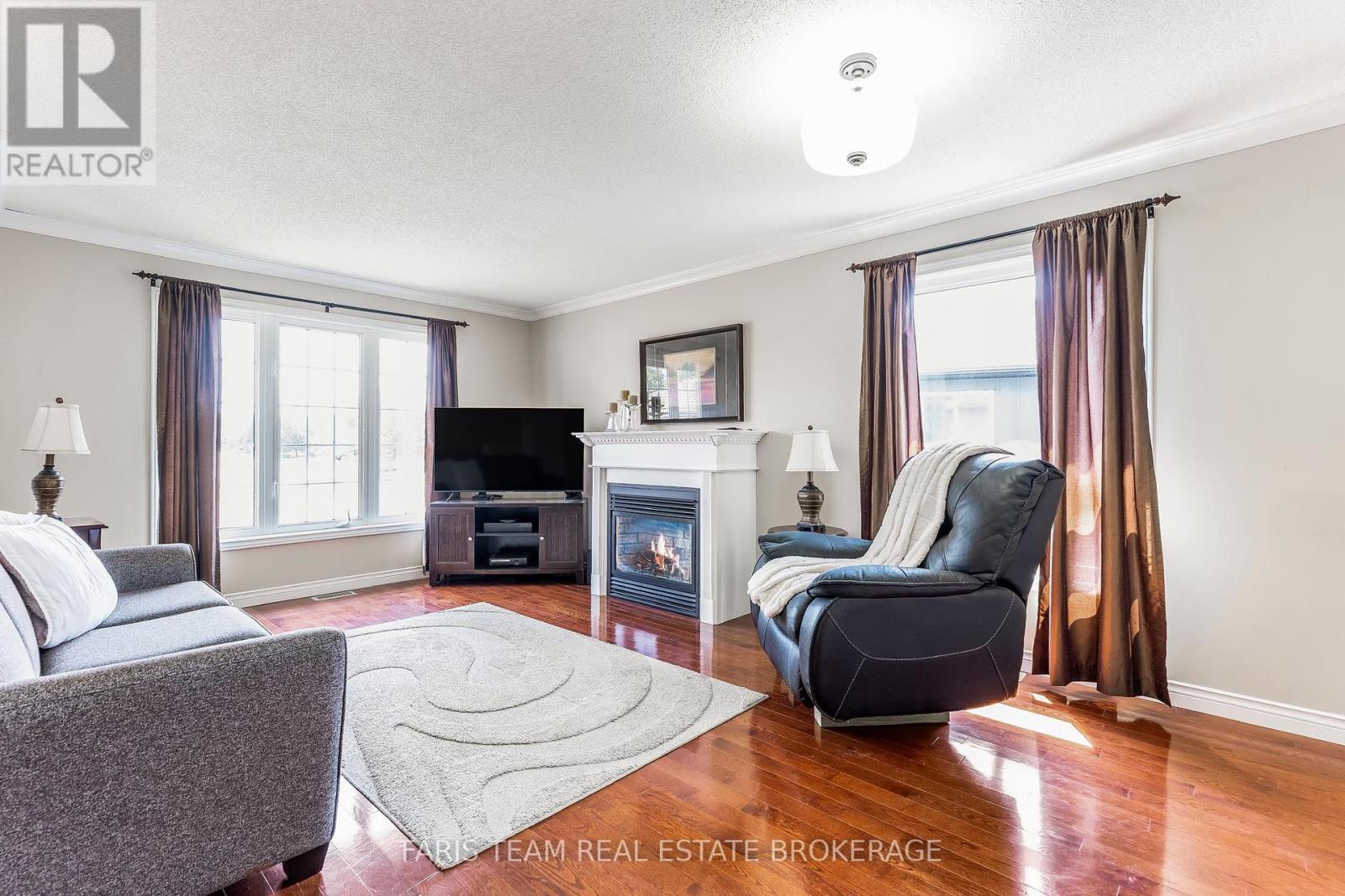 83 Georgias Walk, Tay (Victoria Harbour), Ontario  L0K 2A0 - Photo 11 - S12441010