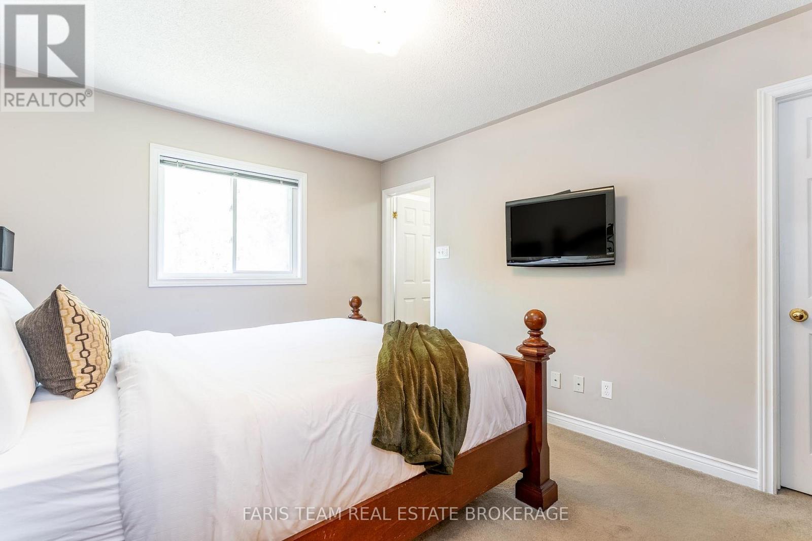 83 Georgias Walk, Tay (Victoria Harbour), Ontario  L0K 2A0 - Photo 13 - S12441010