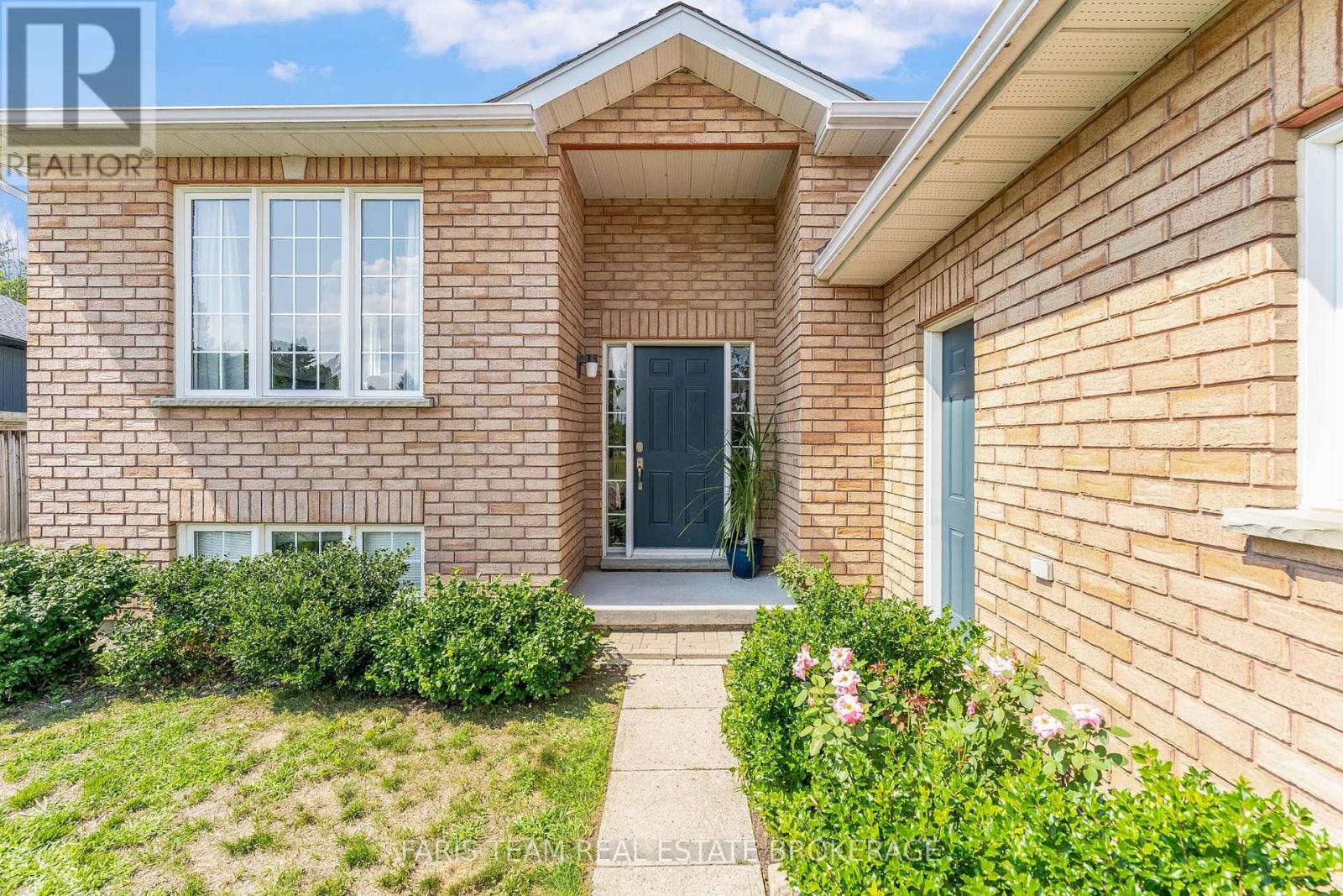 83 Georgias Walk, Tay (Victoria Harbour), Ontario  L0K 2A0 - Photo 3 - S12441010