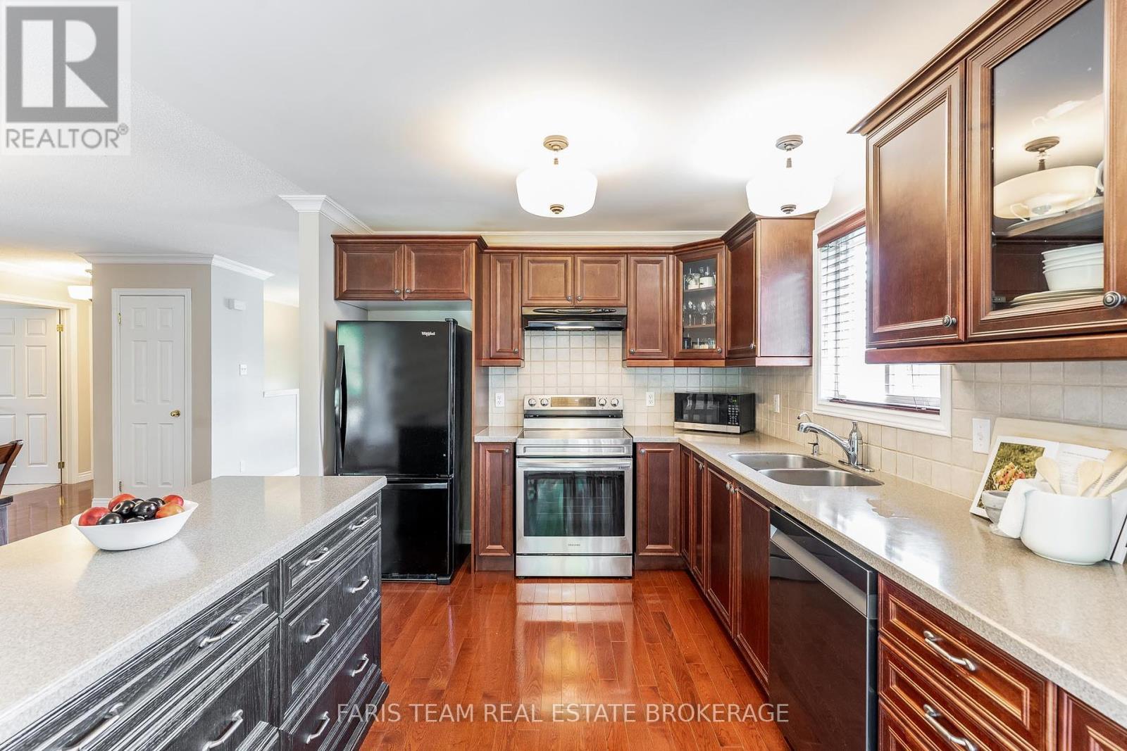 83 Georgias Walk, Tay (Victoria Harbour), Ontario  L0K 2A0 - Photo 4 - S12441010