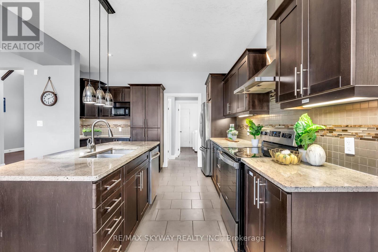 1170 Cardinal Road, London South (South U), Ontario  N6M 0C2 - Photo 10 - X12440173
