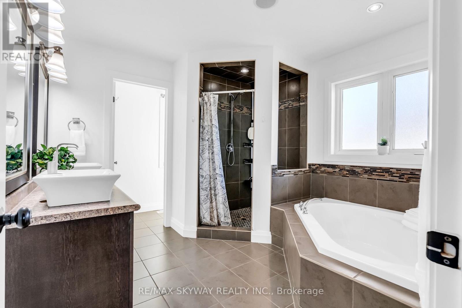 1170 Cardinal Road, London South (South U), Ontario  N6M 0C2 - Photo 25 - X12440173