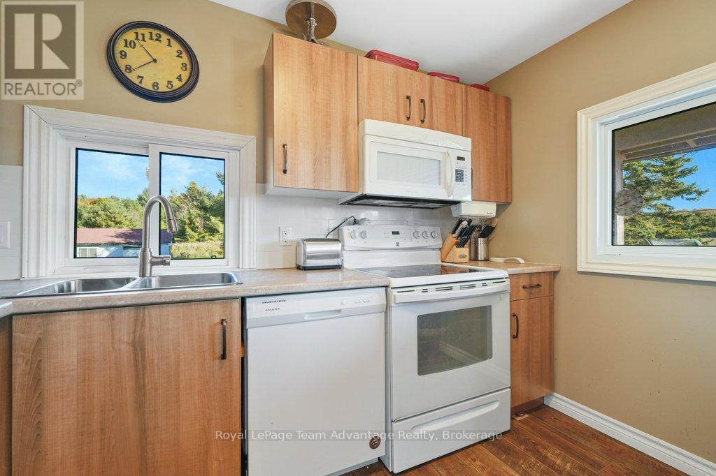 292 Mcdougall Road, Mcdougall, Ontario  P2A 0B3 - Photo 15 - X12441091