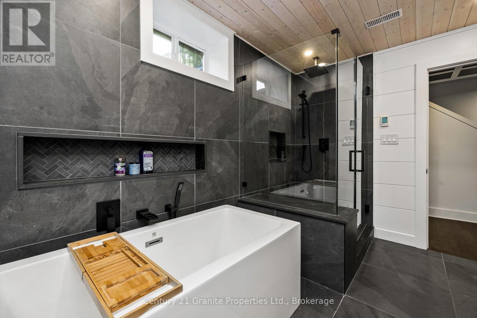 4 & 8 Bartlett Drive, Seguin, Ontario  P2A 2W8 - Photo 40 - X12441115