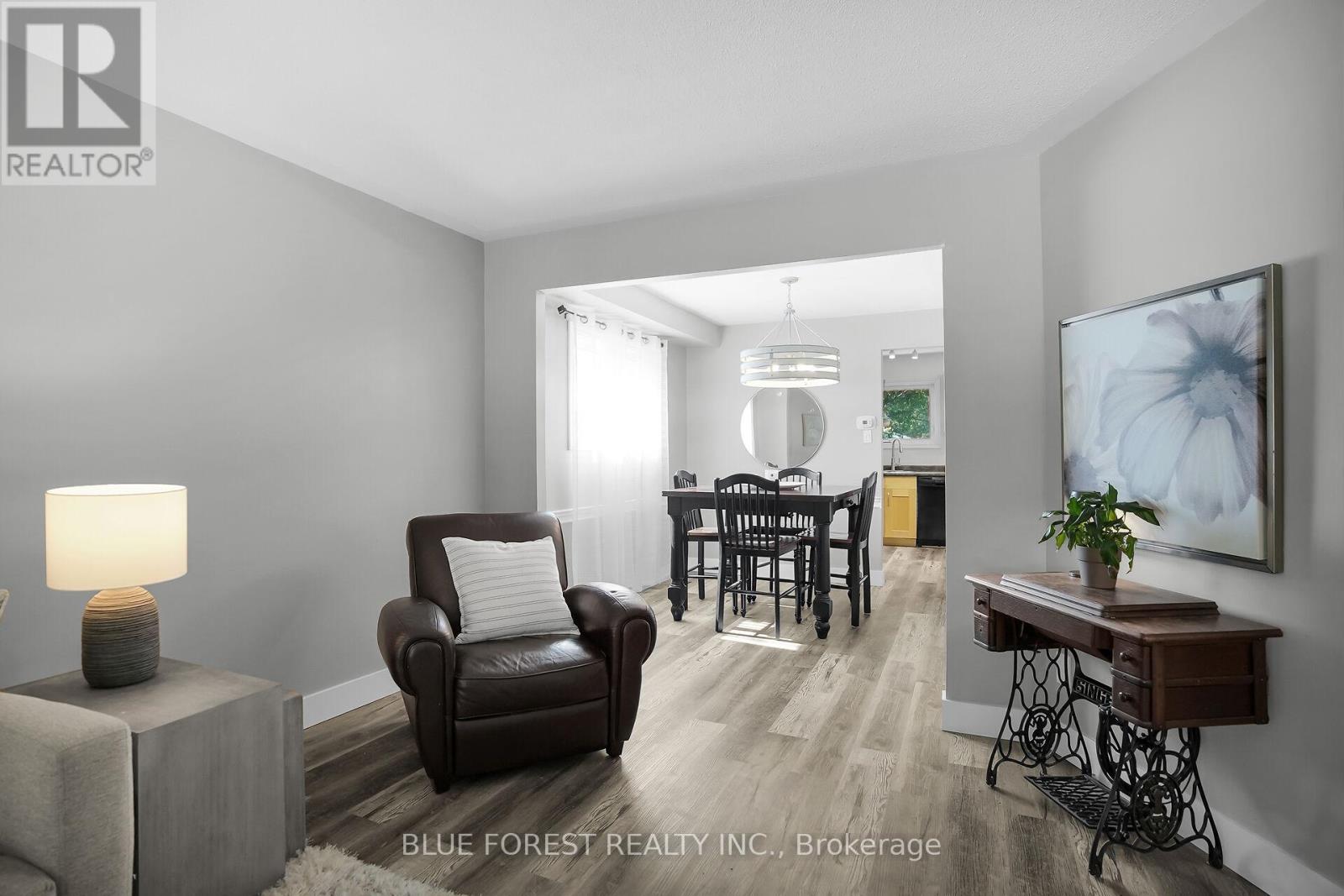 90 Edmunds Crescent, London South (South T), Ontario  N5Z 4J2 - Photo 10 - X12441058