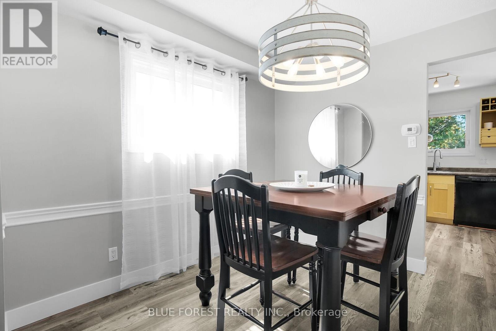 90 Edmunds Crescent, London South (South T), Ontario  N5Z 4J2 - Photo 11 - X12441058