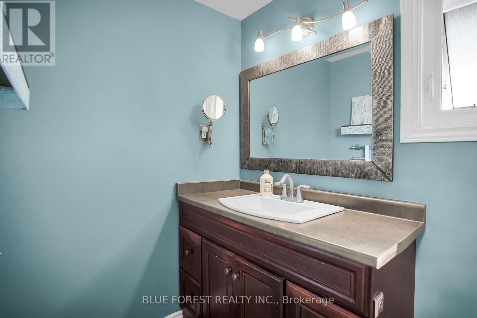 90 Edmunds Crescent, London South (South T), Ontario  N5Z 4J2 - Photo 18 - X12441058