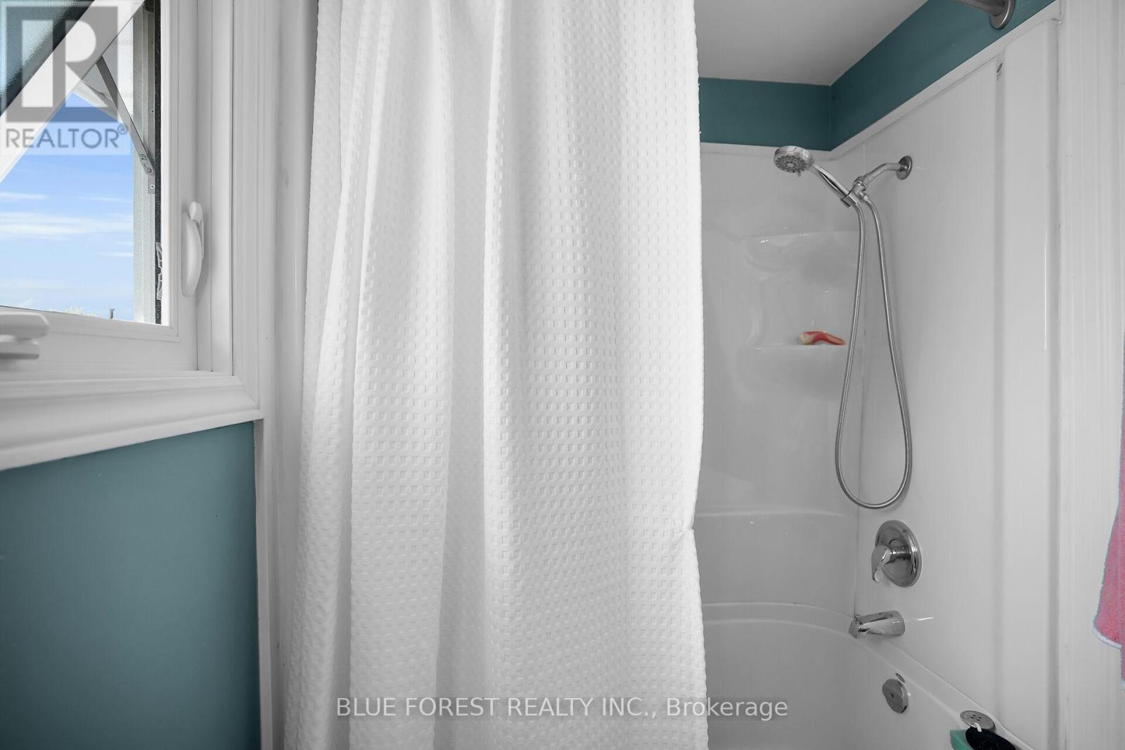 90 Edmunds Crescent, London South (South T), Ontario  N5Z 4J2 - Photo 19 - X12441058