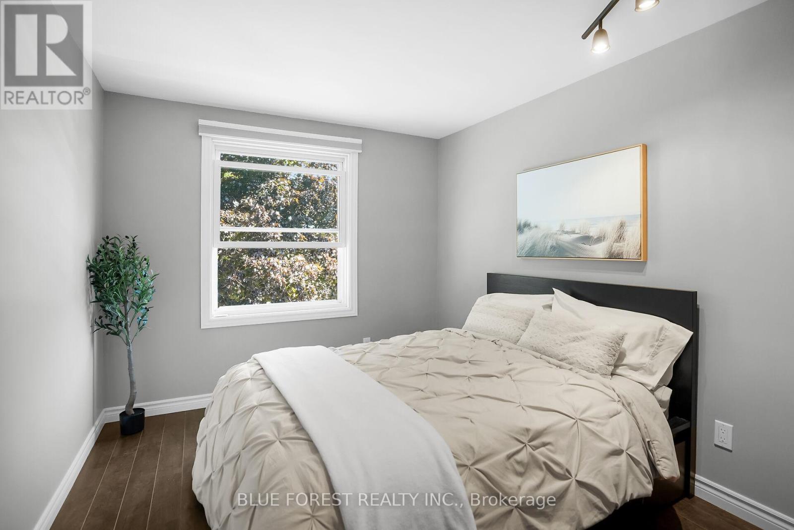 90 Edmunds Crescent, London South (South T), Ontario  N5Z 4J2 - Photo 20 - X12441058