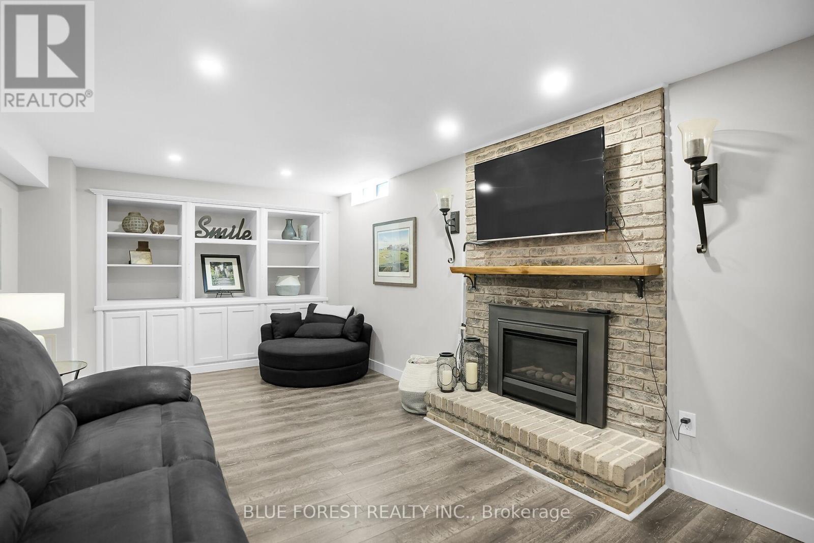 90 Edmunds Crescent, London South (South T), Ontario  N5Z 4J2 - Photo 23 - X12441058