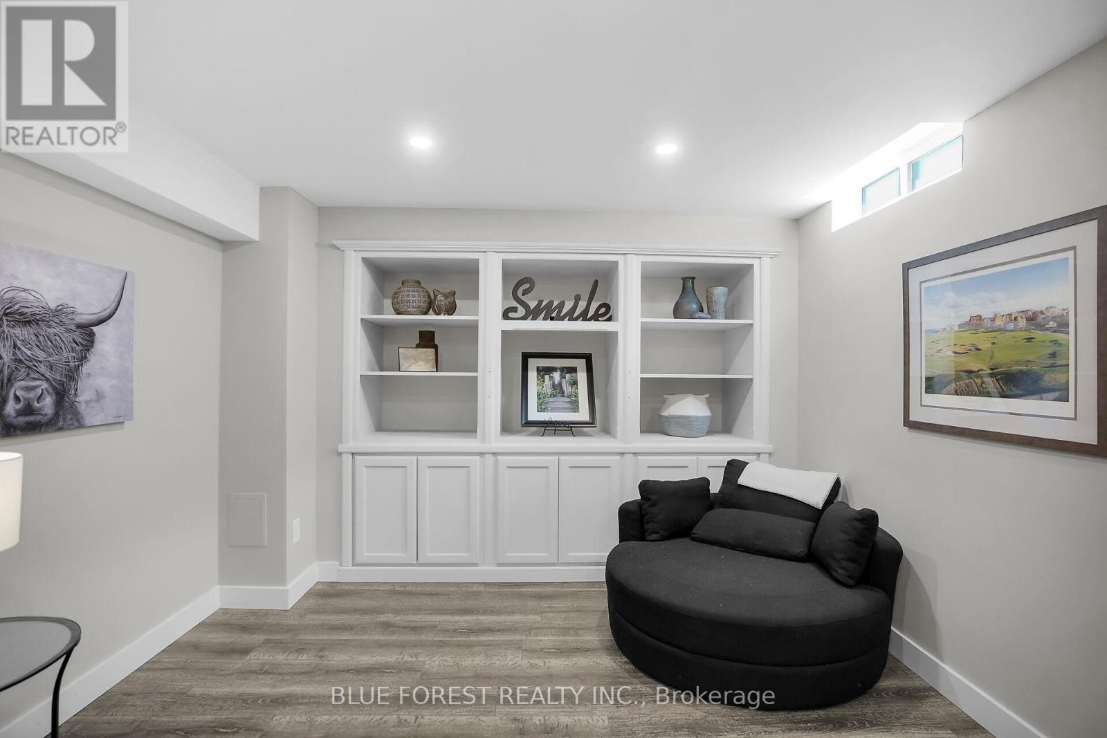 90 Edmunds Crescent, London South (South T), Ontario  N5Z 4J2 - Photo 24 - X12441058