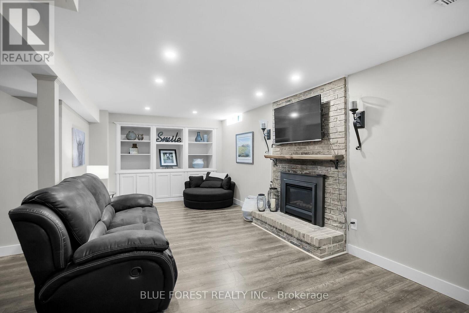 90 Edmunds Crescent, London South (South T), Ontario  N5Z 4J2 - Photo 25 - X12441058